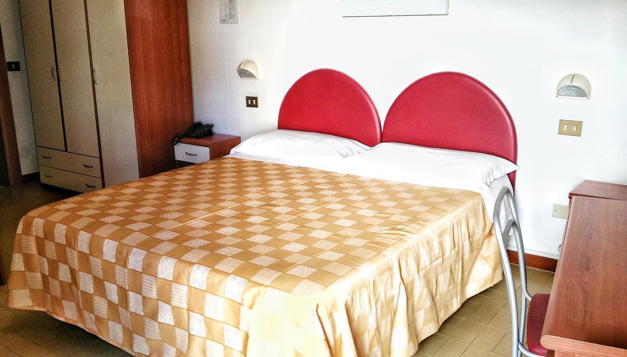 Hotel La Falena Cervia Exterior foto